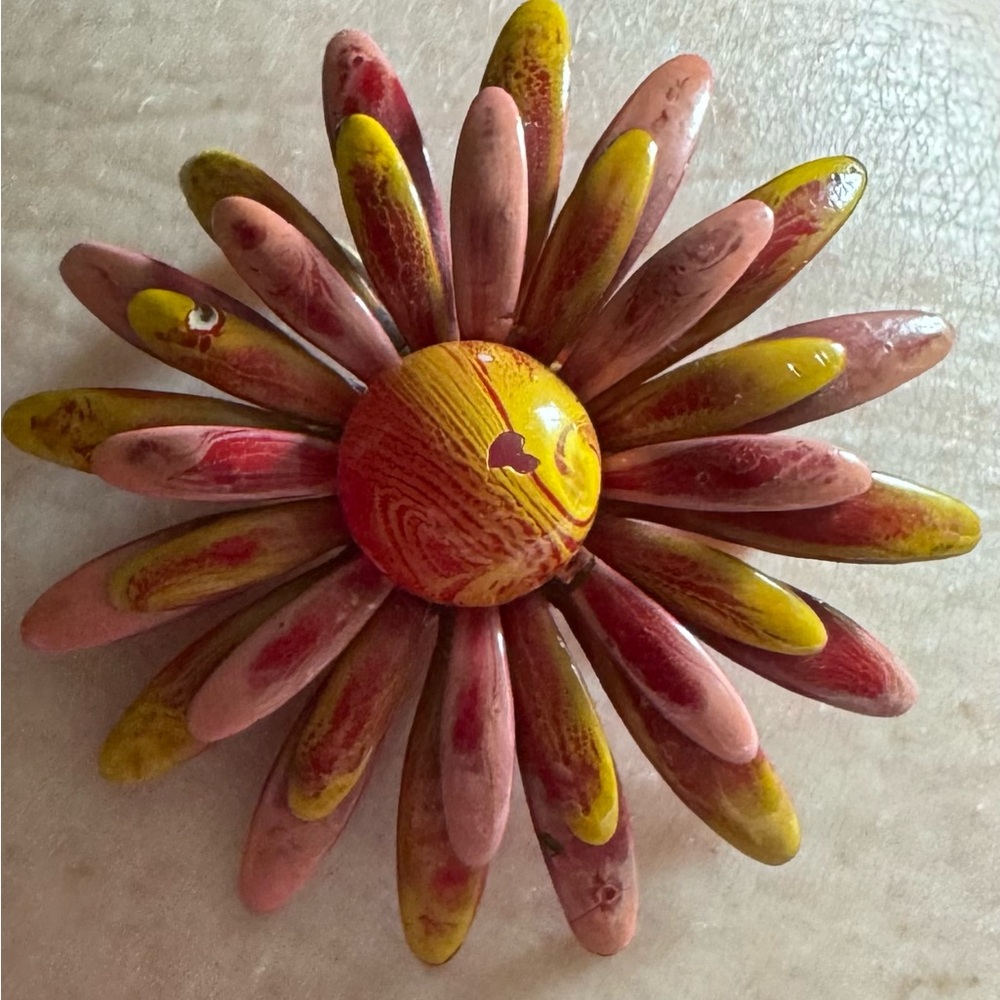 Vintage enamel brooch/pin
